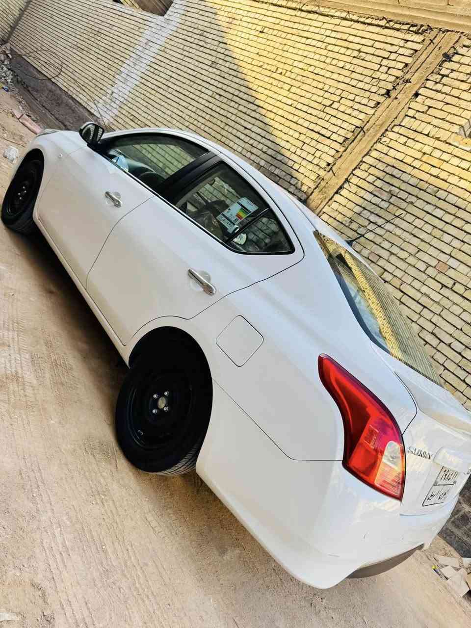 نيسان صني 2022 ابيض اللون ماشية 188 الف السياره نضيفه كلش دواخل نضيفه والخارج بيها اصبع بارد بالجاملغ الخلفي تخم تاير جديد سنوية 2028 اربيل بأسم شركة السيارة وكالة بأسمي مكاني نجف السعر 110 وبيها مجال 
***********
