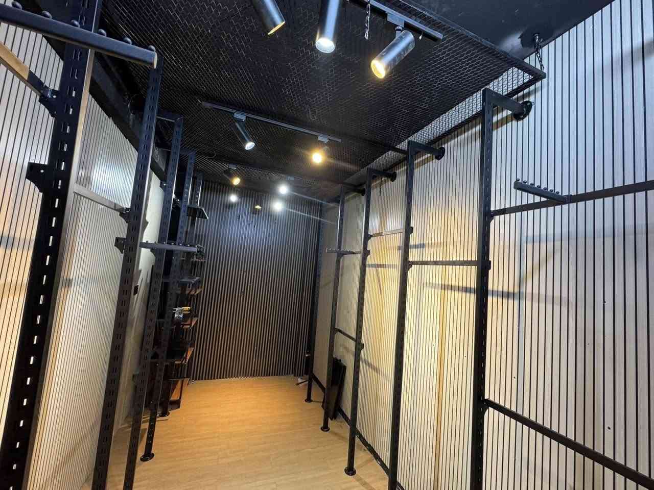 ستاندات ودنك لـ اصحاب محلات الملابس مستخدم شهر 1 ڪولش نضيفات بسعر مناسب *********** واتساب فقط
