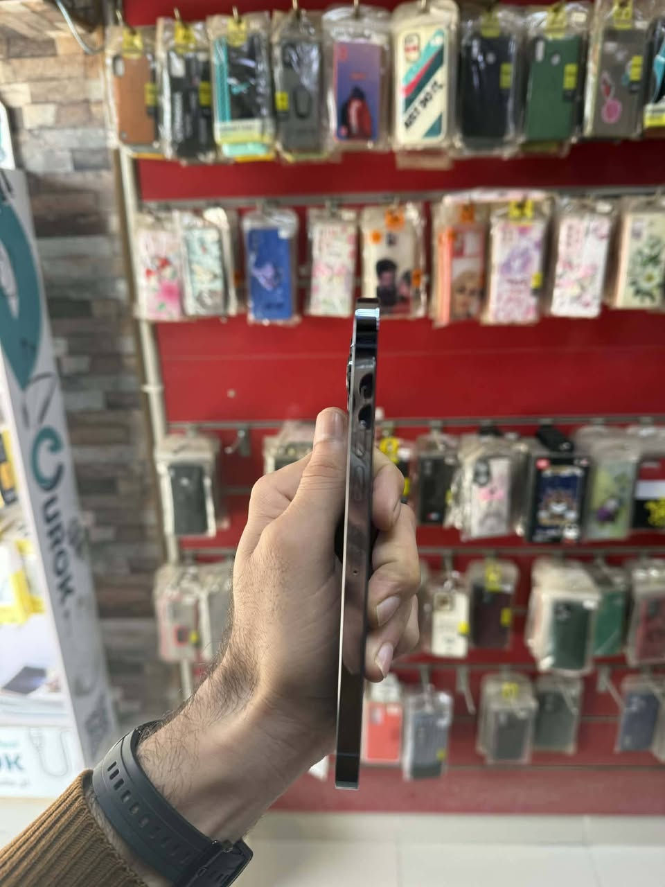 ايفون 13pro maxs
نسخه الشرق الاوسط
وذاكره٢٥٦
بطاريه ١٠٠
تك سيم
نظافه ١٠٠٪
 جهازكبس وتر بروف
السعر ٦٨٠ وبيه مجال بسيط
العنوان موصل جانب الايمن حي الجوسق سايدين المطار
مكتب الاخوين للموبايلات
***********
***********
