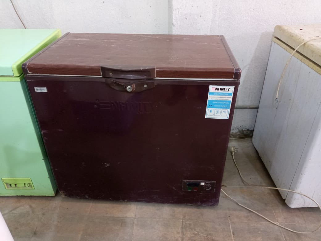 كلمن وسعره بيهن ستبدال هم 
***********
ثلاجات حجم وسط سعر 130
مجمده سعر 100 
غساله هيتاشي سعر 85
حله باب المشهد
