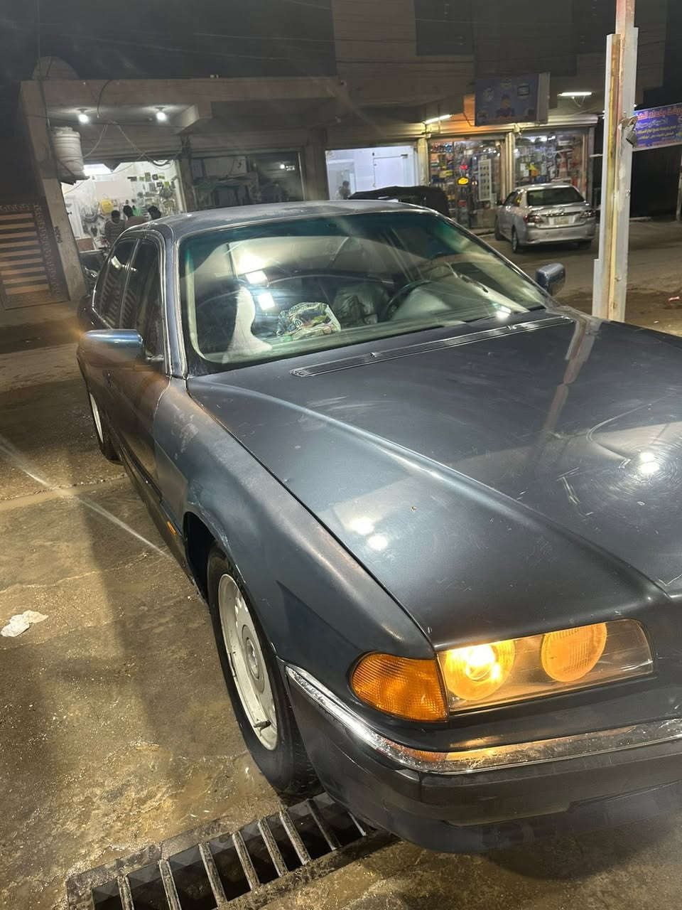 السلام عليكم ورحمة وبركاته 
اخوتي سياره خفاش 740 سنويه باسمي لغايه2028
رقم كركوك كير مكينه خير من الله 
السياره بيها ضربها ومعمره ويحتاجلها ترتيب انطيك تراي للبصره  وسعرها جداً مناسب لان ممحتاجها 35 ورقه قفل  مكانها الدوره *********** رجاءً المو شراي وميعرف قيمة السيارة ليخابر
