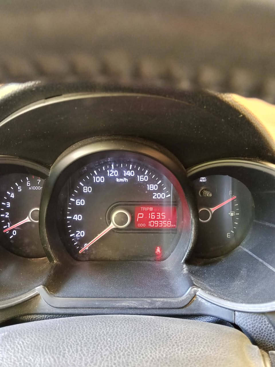 كيا بيكاتو موديل ٢٠١٤  . بي بطاقه بنزين .مابي ولا ضرار وصبغ. أريده ب١٠٥  ... اتصال على رقم ***********

