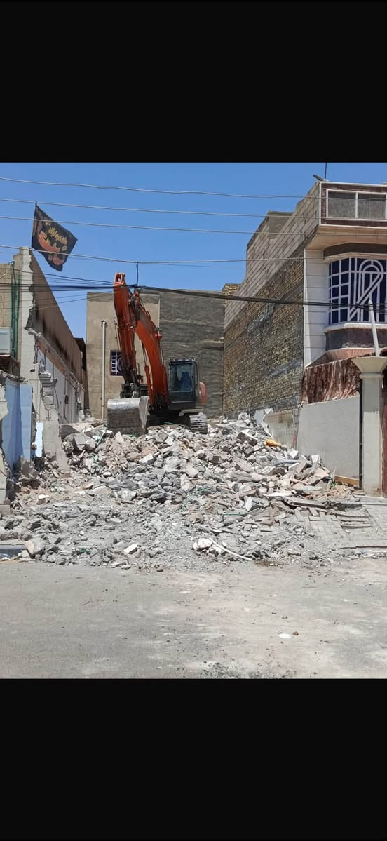اليوم وبفضل الله 
تم قطع بيت بمساحة 300م في القبلة بالقاطعه وبعداكمال القطع بالقاطعه 
تم هدم وتفليش بيت بمساحة 150م وتم نقل الأنقاض وقلع القطعه ونقل الانقاض وقلعها ونقل الانقاض ودفنها بالجلمود والأسمنت والسبيس وحدلها طبقتين للأستفسار *********** او ***********
