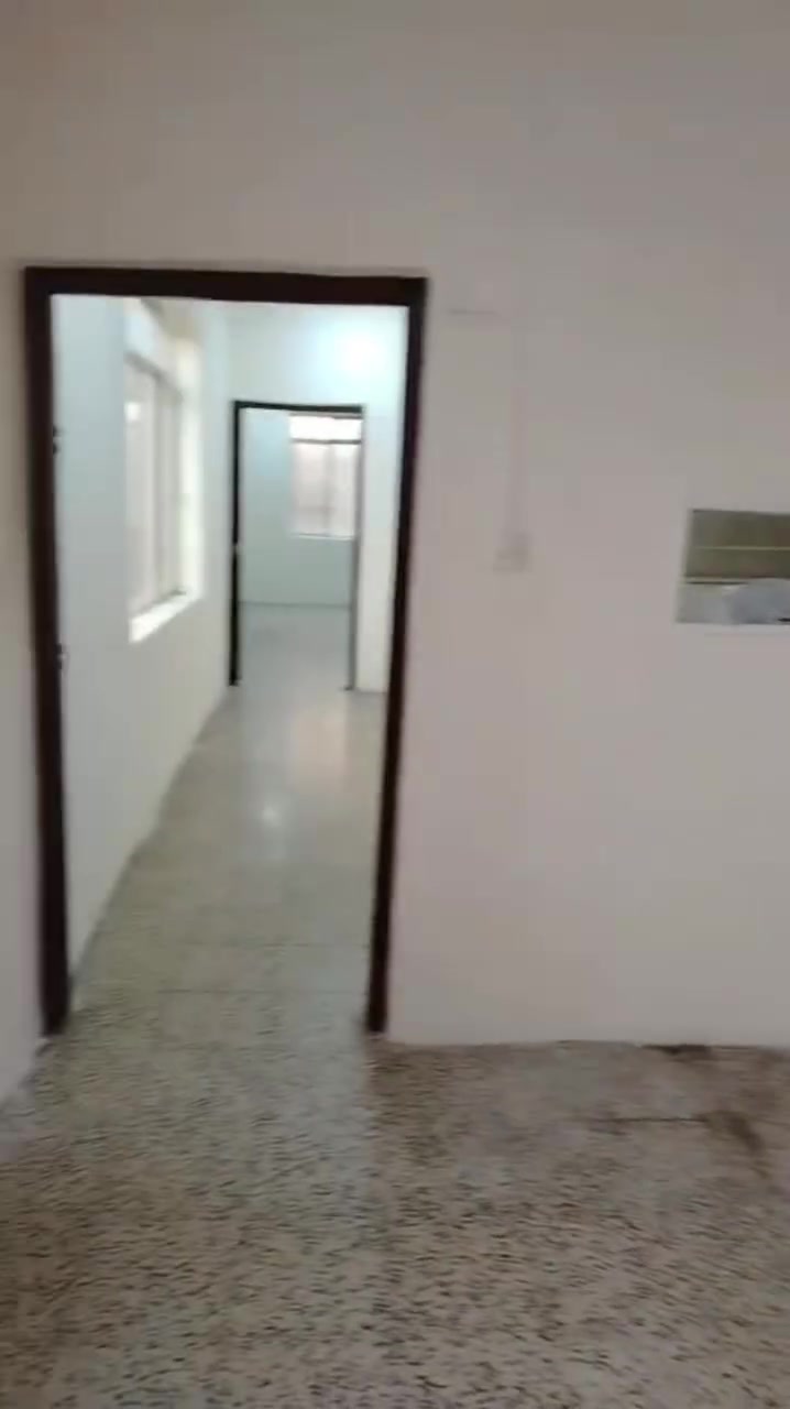 شقة للأيجار حي السكر شارع ٢٠ قرب بيت سيد توحي للتواصل *********** سعر ٢٥٠ قفل
