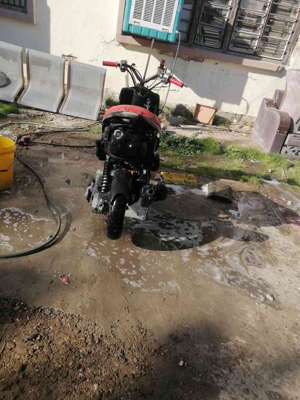 دراجه ماكس عدله دراجه شغاله نكره نص هندر سلف شغال بس دكمه عاطله بوشه ٥٥ مكاني ساحت عدن الحريه السعر ٣٥٠ الرقم ***********
