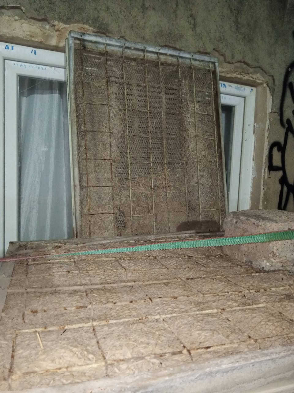 سلام عليكم للبيع 4ونص شغاله شرط اي عيب ما بيها نضيفه شوفت عينك السعر90
***********
