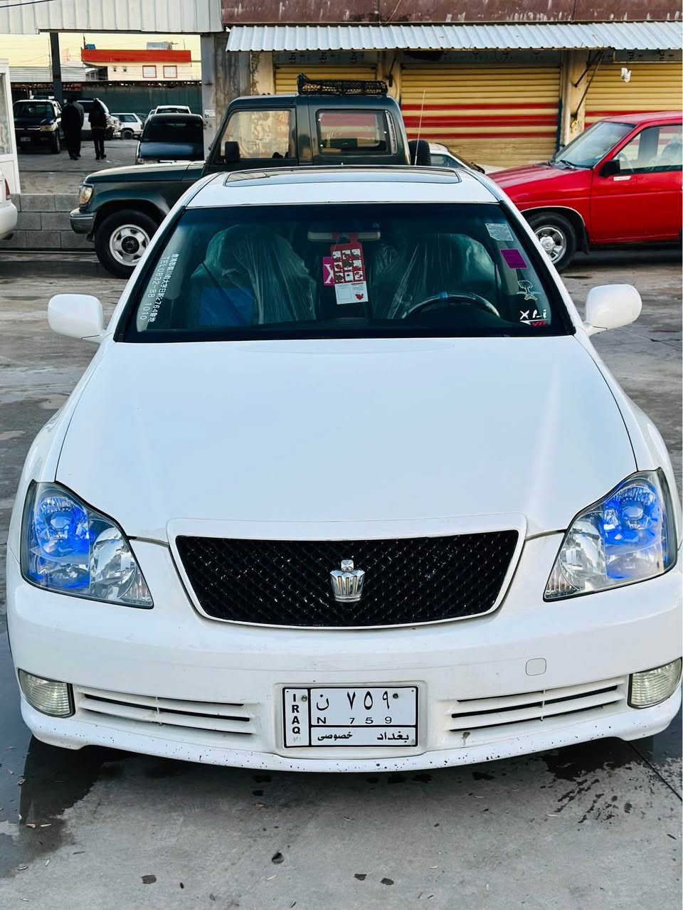 شاهانە مووس موس 
(٢٠٠٥) سپۆرت (١٨٠) مەرخوب
بێ بۆیاخ بەس شوێن موسی بۆیاخە
٤ دوگمە سڵایت سەلاجە ئاوینە شەفت
گێڕ و مەکینە و دەعموو لیدراو بەشەرت 
سەقفی شوشەی بێ مەسرەف
قوفڵی ٦١ گەڵا
***********
*********** Singapore
