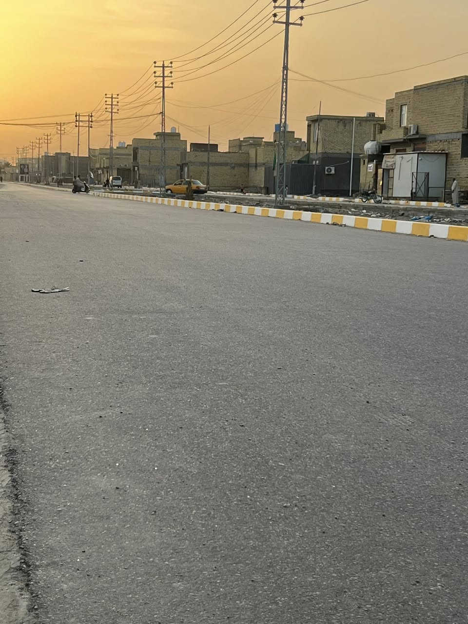السلام  عليكم
هيكل مسقف ماي مجاري كهرباء عوزه لباخ ومخمر وسيراميك ١٠٠ م طابقين  العنوان حي الكرامه قرب المدارس الصينيه 

للاستفسار اكثر ***********
