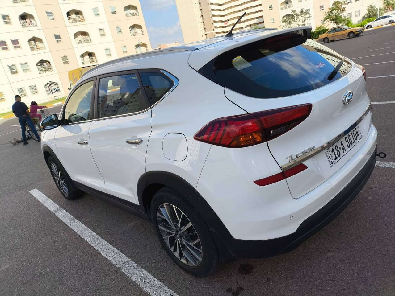 السلام عليكم توسان 2020 خليجي للبيع  السعر 172 $  
ماشية 38 الف مواصفات السياره فول  عدا بناراما تحكم ستيرن جهتين شاشه كبيرة كامرا خلفيه وحساس خلفي أشاير بلمري مري شفط داخل صاج كشنات جلد لونين+  كشنات كهربائي يدات نيكل ترحيب عند الاقتراب لد امامي تبريد قطعتين مكينه 2000 دوش بصمه تشغيل + ابواب ويل كب سياره بيه ربع بنيد بدون بدنة   وصبغ بيبان ثنين موضح بلسونار مكينه وكير وحداديه تبريد وتخم تايرات تدفئه بحاله ممتازه جدا جدا رقم بابل سنوية بعدها مساقطة  باسمي تحويل مباشر مكان سياره بغداد مجمع بسماية *********** و بي واتساب ادزلك سونار جديد
