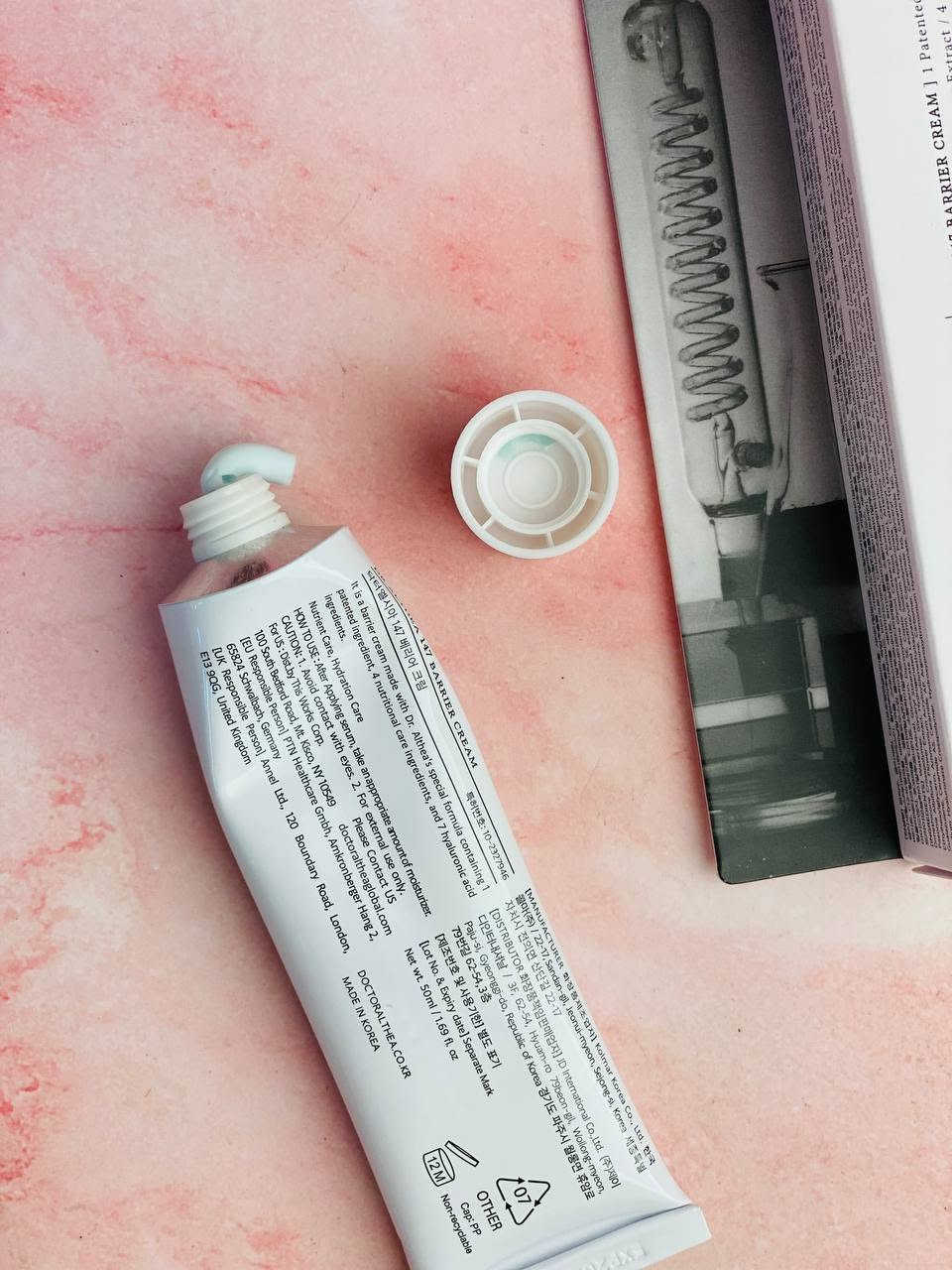 🌿 كريم دكتور الثيا 147 – Dr. Althea 147 Barrier Cream
لترميم حاجز البشرة، تهدئتها، وترطيبها بعمق 💧

🔹 يعزز الحاجز الواقي للبشرة
بفضل مركب Guaiazulene المهدئ، يخفف الاحمرار ويعيد التوازن للبشرة الحساسة.

🔹 ترطيب فائق بسبع طبقات من حمض الهيالورونيك
يرطب كل طبقة من طبقات البشرة ليحافظ على النعومة طوال اليوم.

🔹 تركيبة مغذية وغنية
مدعّمة بزيوت طبيعية مثل زيت الأفوكادو وزيت الشاي الأخضر + زبدة الشيا، لتغذية مكثّفة دون انسداد المسام.

🔹 لطيف وآمن 100٪
خالي من العطور، الكحول، البارابين، والمواد المهيجة – مثالي للبشرة الحساسة جدًا.

🔹 ملمس كريمي ناعم
يذوب في البشرة دون أن يترك طبقة دهنية، مثالي للاستخدام الليلي أو كخطوة نهائية في روتينك اليومي.

#اكسبلور #تصوير #تصويري #انستقرام #كومنت #الفن #لقطة #رسومات #محترف #رسمتي_بالرصاص #انمي #فراشات #رسامين_عرب #الرسم #فن #فيديو #ابداع #رسمات #رسمي #مبدع #تلوين #ريشة #ريشتي #الوان #لون #رسام #معرض #متحف #لوحه #لوحتي


**إذا كنت صاحب هذا الإعلان وتريد حذفه لأي سبب، رجاءا أرسل رسالة إلى الدعم الفني**