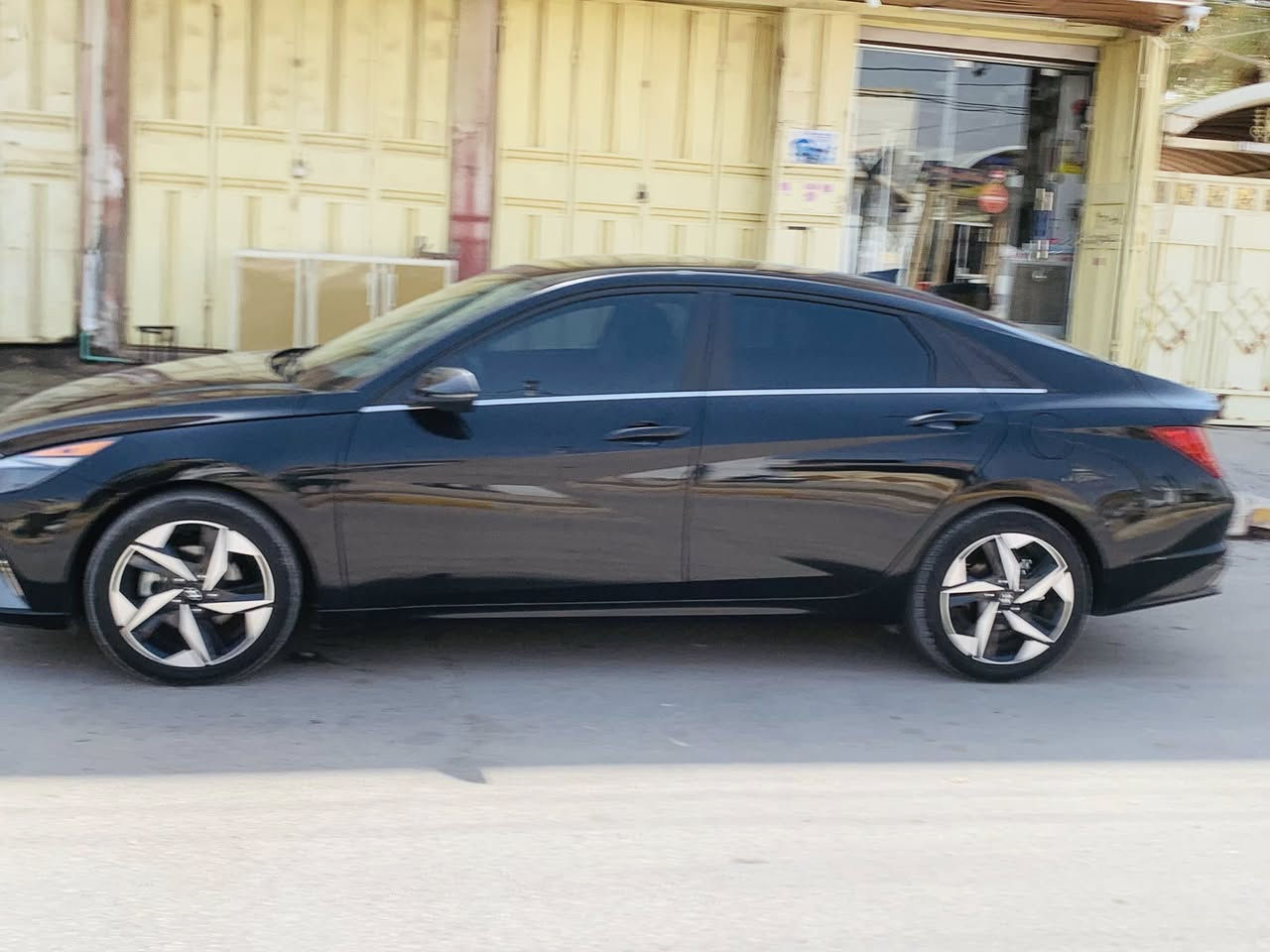 السلام عليكم النترا 23
كفاله عامه... وارد كندي أستيراد خاص 
رقم قادسية انكليزي حرة مكينة 2000 دوش

 ماشيه(57)) كم

 فول مواصفات 

فتحه بصمه 

شاشة كبيرة 

محرك 2000 دوش

كامرة دوارة

بصمة صندوك

ترحيب عند الاقتراب

دخول ذكي 

بصمة ابواب

تشغيل عن بعد

رادار امامي

رادار خلفي

رادار جانبي

تدفئة كشنات

تحديد مسار

قيادة ذاتية

توقف ذاتي 

كروس سرعة

وضعيات قيادة

صندوق ذكي
كشنات جلد 

وبعد هواي مواصفات 
مكان السيارة الديوانية قضاء عفك 
السعر 170 
رقم الهاتف ***********
