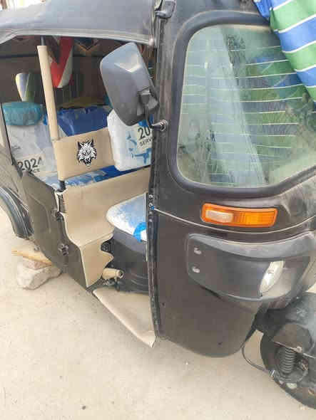 تكتك 23 مرقم الون اسود مضلع السعر عشره وربع 
الاتصال على الرقم  ***********
