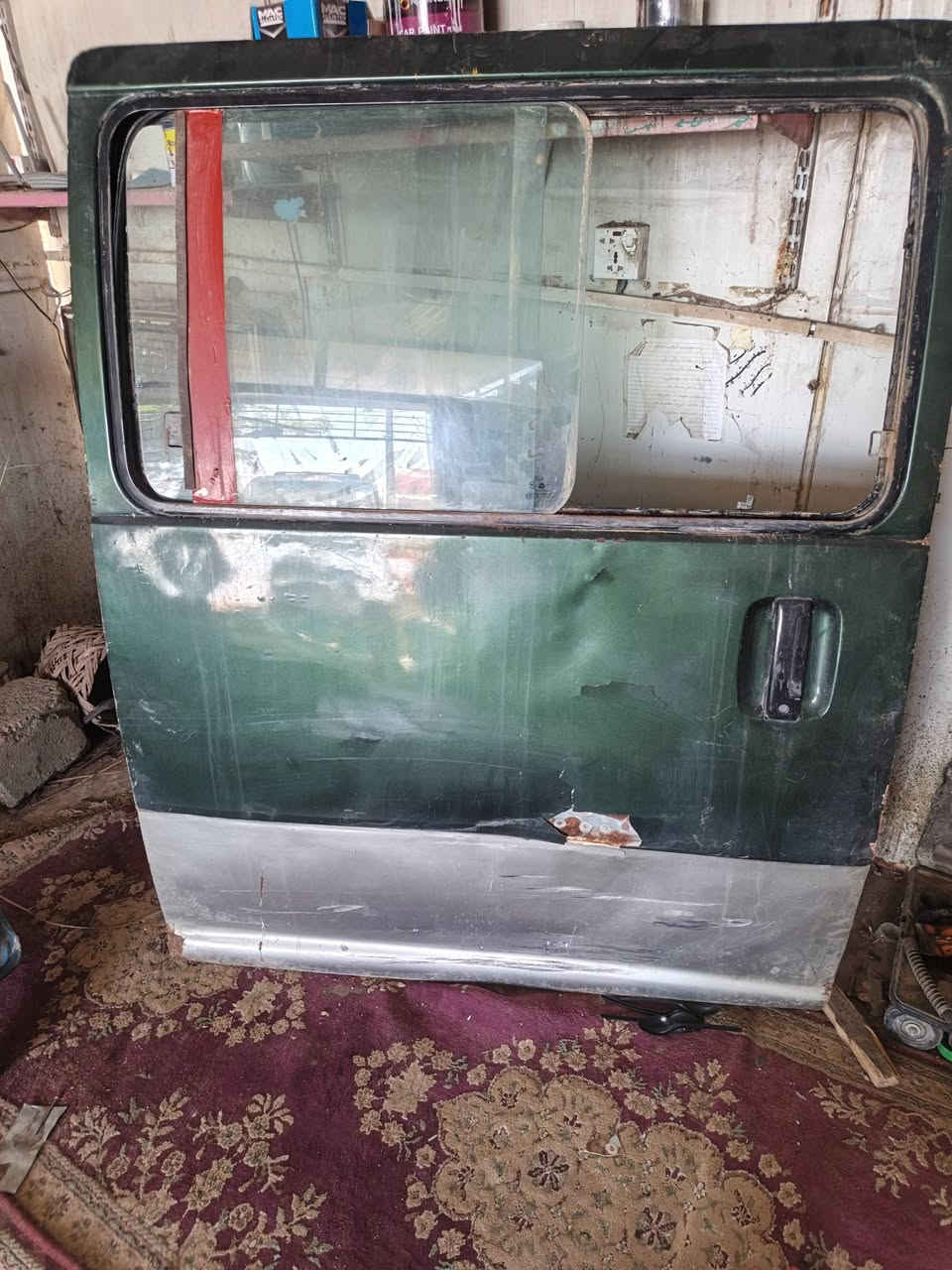 سلام عليكم باب بريجو سلايت يرادله صبغ حسب السياره مكلف بلنشر السعر 125
***********

