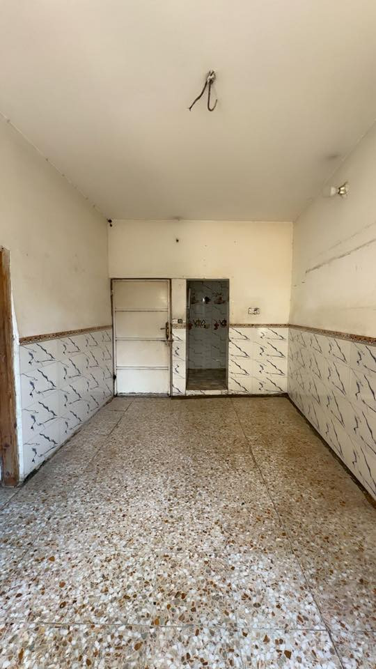 الايجار
المساحه 150 شارع 80 كربلاء مقابل مول نون ركن البيت 
***********
