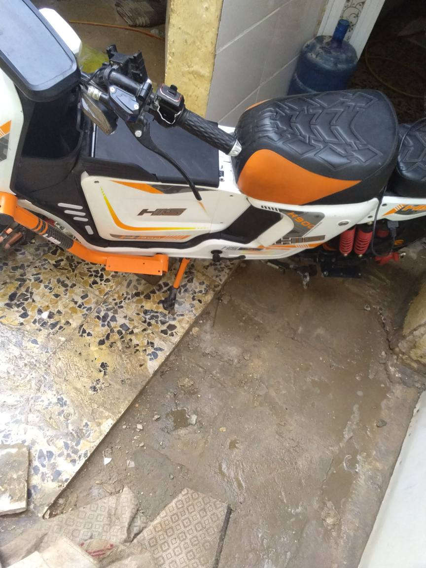 الدبابة H900 🚀 (قوة.. أمان.. توفير)
السرعة: 60 كم/ساعة واقعية مع ثبات عالي 🏁.
​البطارية: 5 بطاريات كبار (تمشيك 45-60 كم بالشحنة) 🔋.
​ناقل الحركة: 4 نمر للتحكم الكامل ⚙️.
​نظام الفرامل: بريكات دهن (هيدروليك) لقوة توقف جبارة 🛑.
​الأمان الذكي: بصمة (عدد 2) + إنذار ضد الحركة والأصوات العالية 🛡️.
​الراحة: مقاعد مريحة جداً + مثبت سرعة للمسافات ☁️.
​الإضاءة: نظام LED قوي جداً للرؤية الليلية 🔦.
​الإضافات: نظام "بك" (رجوع للخلف) + حجم 16 + شاحنة أصلية 🔄. السعر سعر البلااااش 375 وقابل للتفاوض ورقمي ***********
