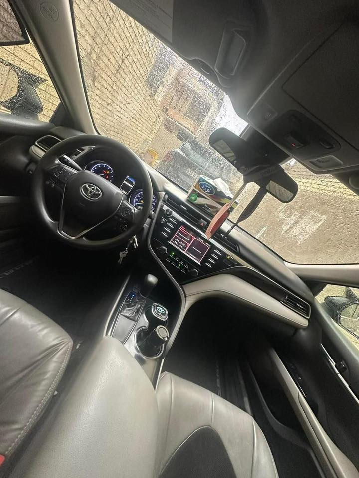 سلام عليكم 
كامري موديل2019 امريكي
بيها صفحه صبغ
السيارة نضيفه كلش كير مكينة تبريد تتفئه
جاهزا السيارة
السعر150$
مكان بغداد
***********
