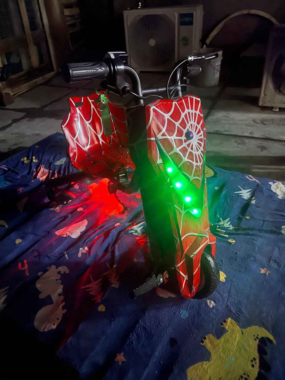 من رخصة مدير الكروب سكوتر يتحمل وزن ١٠٠ قوي حيل حيل كلش بعدها جديد  ***********) السعر ١٥٠
