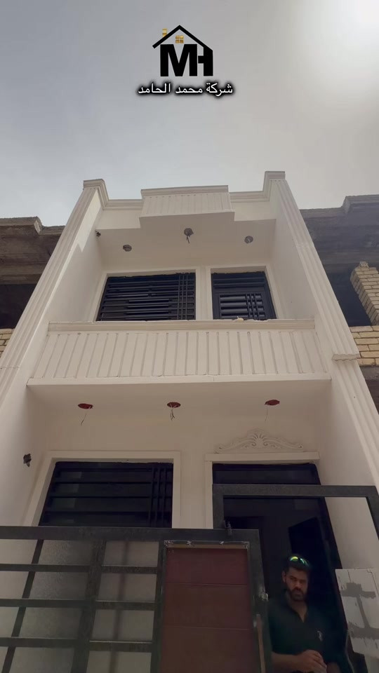 � للبيع دار سكنية 🏡 📍 المساحة: 60 متر 💰 السعر: 46 مليون قابل للتفاوض ✨ تفاصيل الدار: 🔹 الطابق الأول يحتوي على: * استقبال * مطبخ * منور * خدمات صحية * غرفة نوم 🔹 الطابق الثاني يحتوي على: * غرفة نوم * سطح 🧱 البناء طابوق ✅ يتم تسليم الدار كاملة 📞 للاستفسار: ***********
