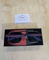 نظارة ب ديزاين • إطار معدني • عدسات داكنة