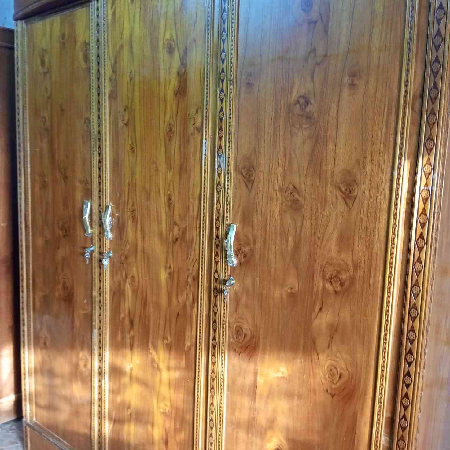 كنتور ثلاث ابواب صاج حطاطه السعر ٢٥٠ رمادي شارع ٦٠ رقم الهاتف ***********
