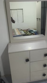 غرفه تركيه جديده ٨ قطع بعدهي محد نايم عليها ماخذها ب٩٠٠ السعر ٧٠٠ وبيه...