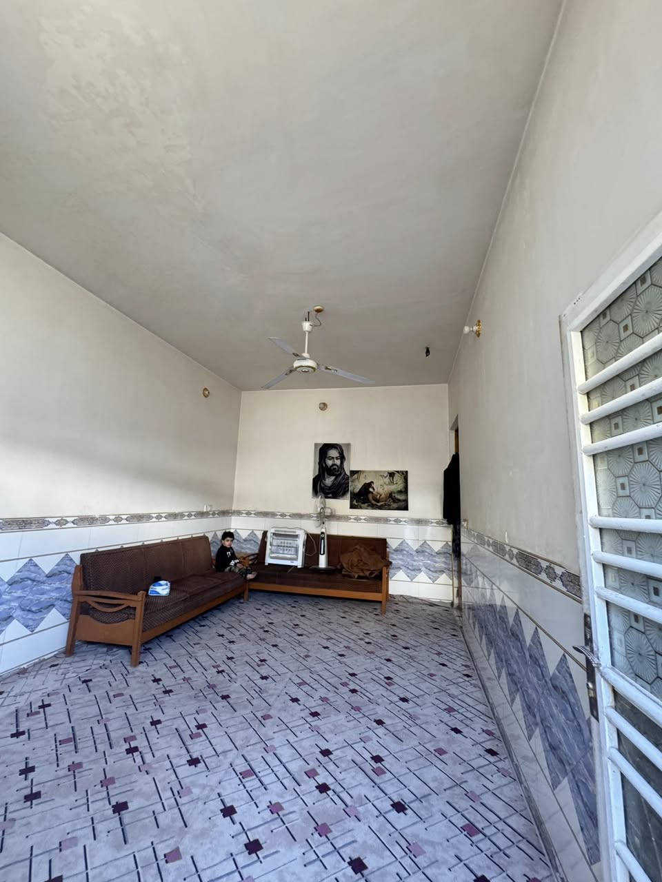 دار رهن130 متر غرفتين 
 مقابل ملحق قريه الغدير 
100 متر عن شارع الصب عامود 317 
استفسار اكثر اتصال على الرقم التالي 

***********
