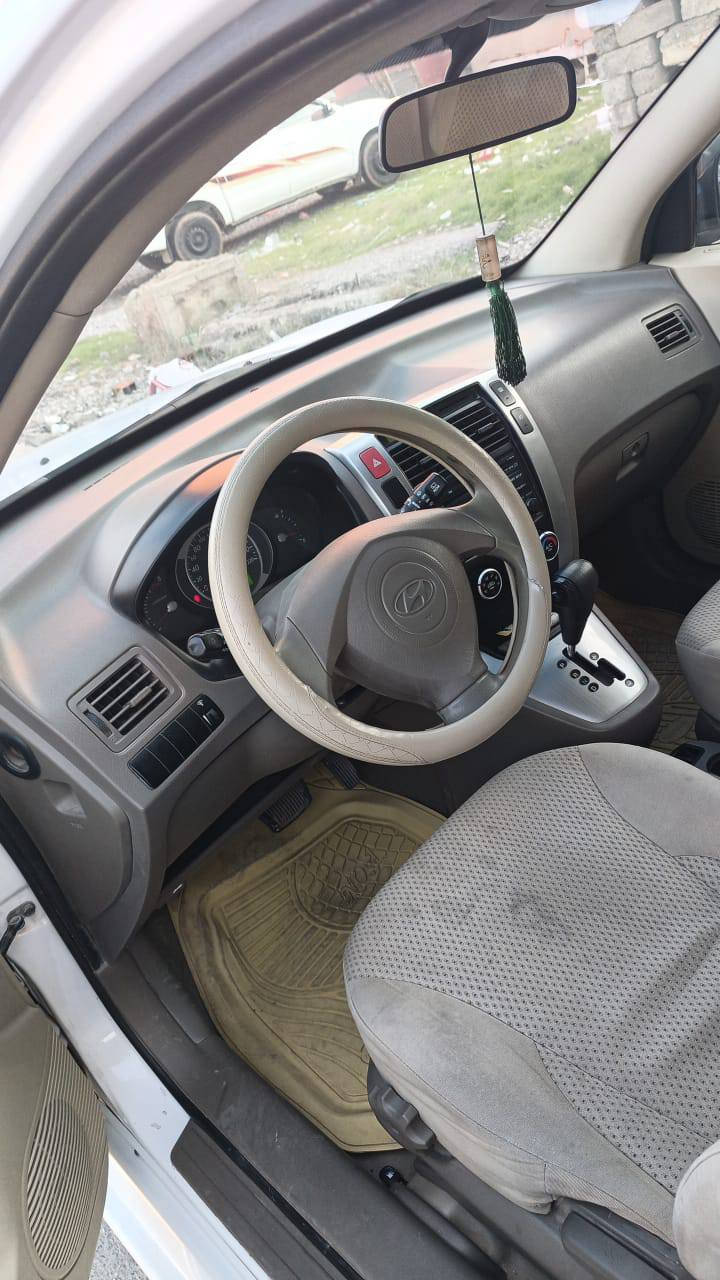 توكسن 2010 بدون صبغ رقم سنوية جديد كير محرك بشرط مو مفتوح طخم تواير جديد بيها تعديل بارد 2بسيط سعر110قفل ***********
