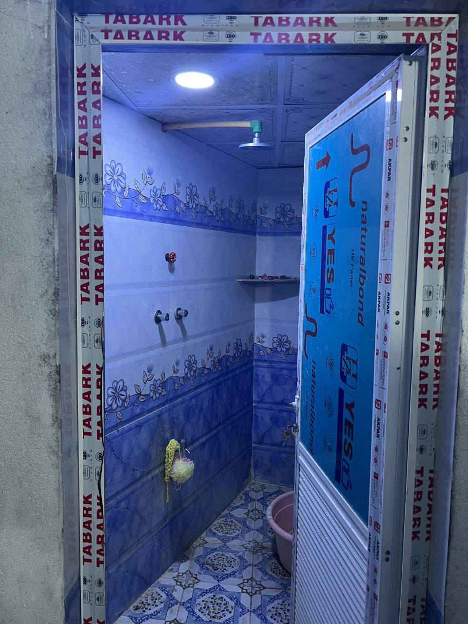 سلام عليكم 

▪️دار طابو صرف للبيع 

▪️المساحة 150 / م

▪️البناء طابوق  

▪️مكان سوق الشيوخ سماعلية الاولى بلقرب من موسسة العين 

▪️البيت يتكون من طابقين الطابق الثاني قيد الانشاء 

▪️الطابق الاول ثلاث غرف وصالتين واستقبال ومنور وصحيات خارجية وداخلية وساحة 

▪️السعر 130 وبيه مجال 

▪️الاستفسار واتساب او الاتصال على رقم التالي 

▪️***********
▪️سيد حسن الموسوي 

▪️مكتب الاحرار شارع البصرة يم الجزرة مبايلات القديمة
