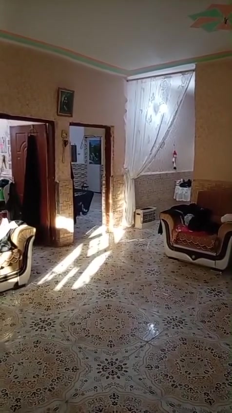مشتمل للبيع مساحته 150 واجهيه 10 والنزال 15 يتكون من غرفه وصاله ومطبخ واستقبال السقف صب مسلح في حي الحكيم بنزله ماركت علي الامير مو اول فرع ثاني يبعد عن الصب 20 متر يتكون من ماي ومجاري وكهرباء السعر مناسب الاتصال على الرقم ***********
