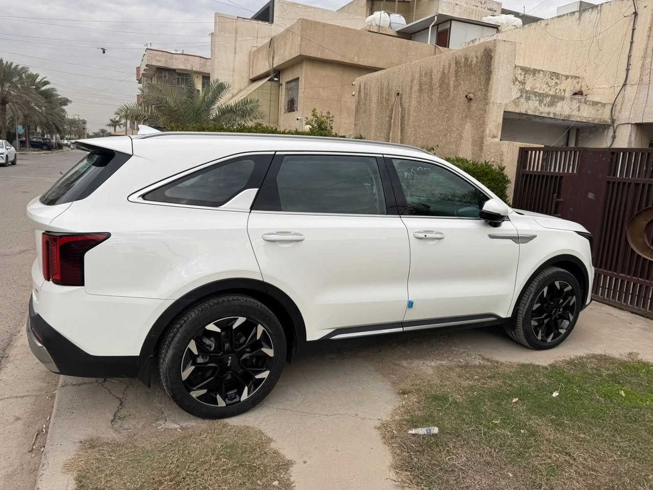 سورنتو ٢٠٢٥ ماشية ٥١٠٠ فئة 4x 
اعلى فئة بالسورنتو
ضمان الدولية
بيها بارد بالجنطة جهة اليسار
للاستفسار اكثر
الاتصال على ***********
