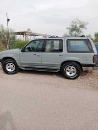 مراوس هالسيارة مال جناي سفرات وصيد  اكسبلور موديل ٢٠٠٠ رقم كركوك مشروع...