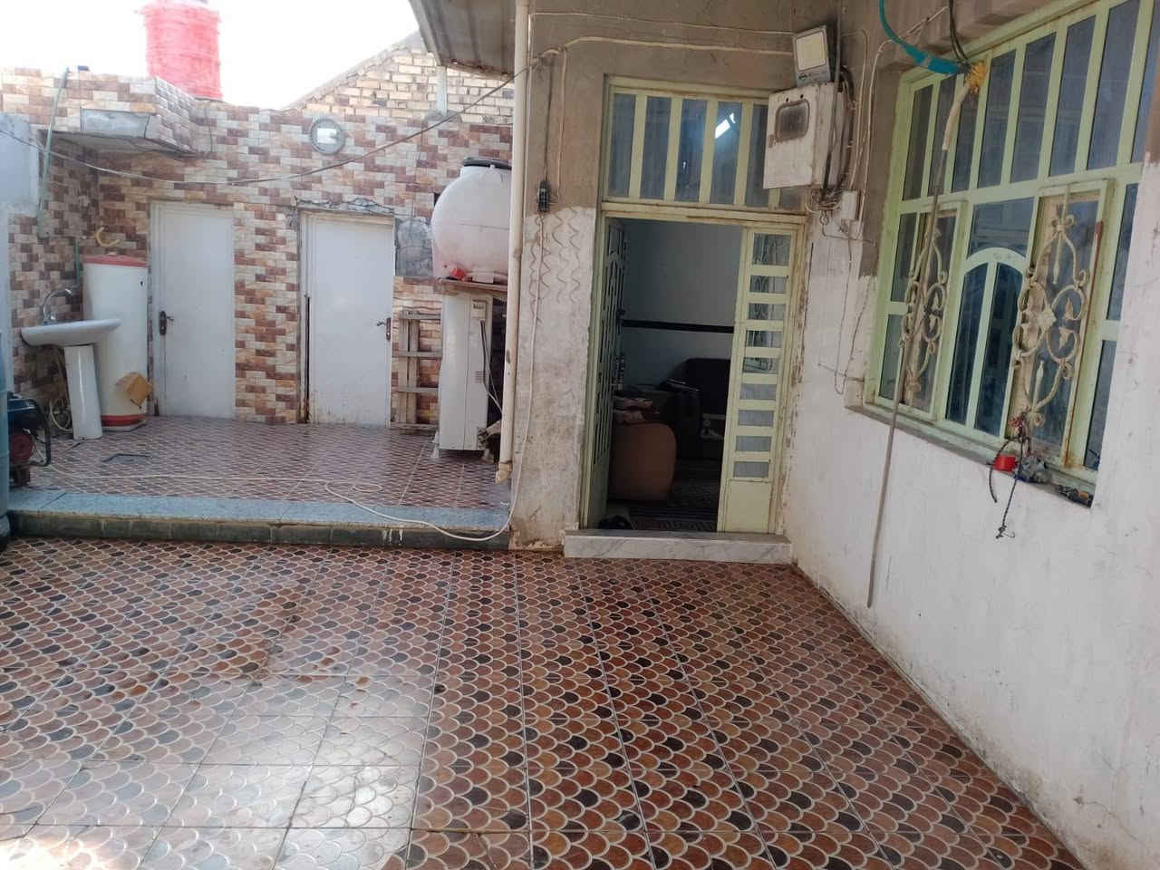 السلام عليكم بيت للبيع في حي الفرات مقابيل مدرسة الاقصئ
٢٠٠ متر
خدمات
تبليط
ماء
كهرباء
مجاري
مدارس ابتدائية متوسطة واعدادية قريبة عليه
تفاصيل البيت
٢ غرف نوم
صحيات خارجة وداخلية
مطبخ
وبراني
وكراج
للاسفسار الانتصال على الرقم او واتساب
***********
