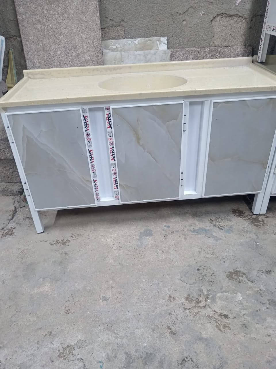 تم وصول سنكات مرمر الثقيل شقل بنل درجه أوله بلاش بسعر ١٥٠ القياس متر ونص العنوان حيانيه اول الاين شارع القائد الاستفسار*********** يوجد توصيل داخل البصره فقط
