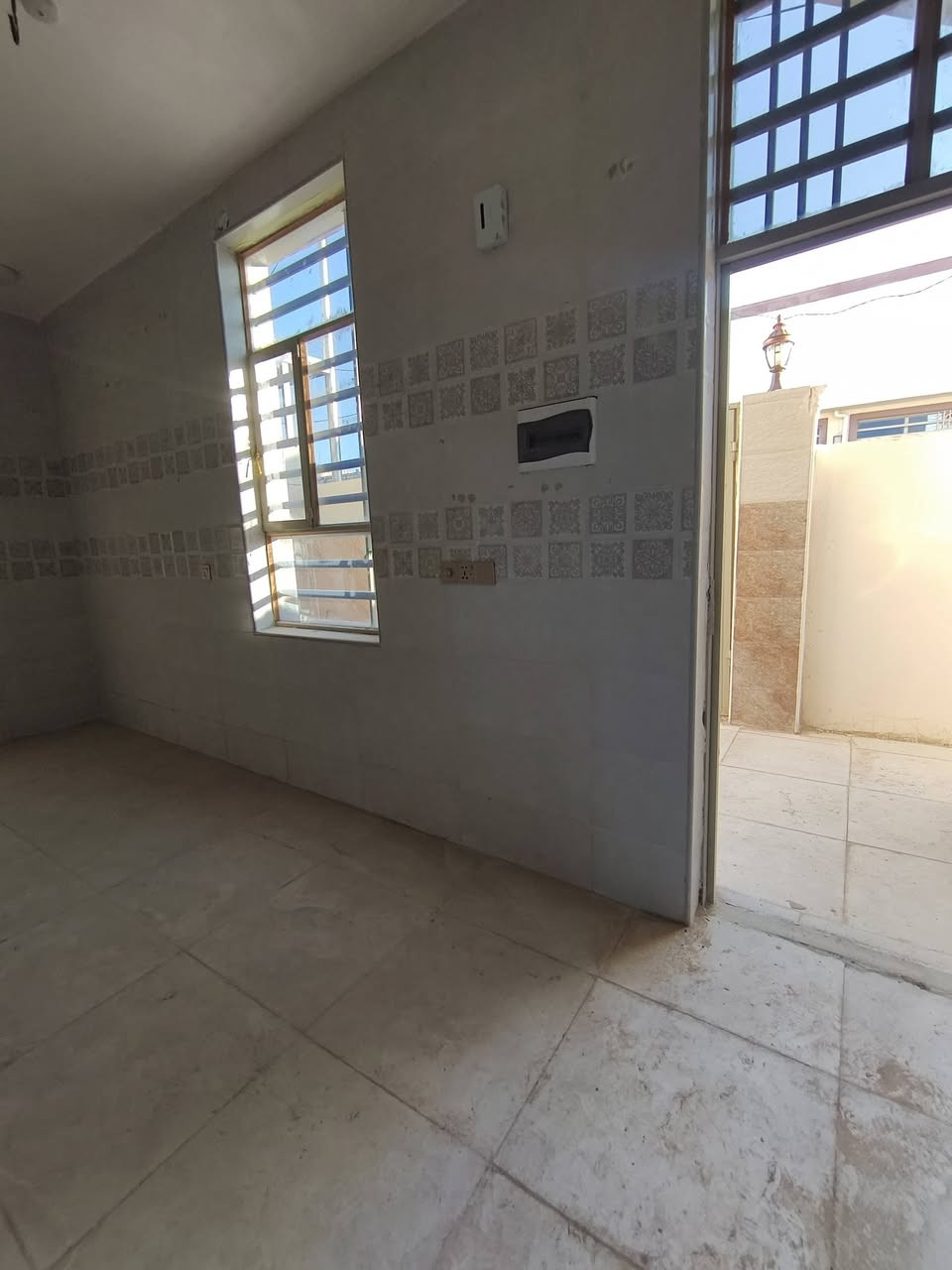 #يعلن مكتب اليرموك  للعقار
🔆🔅 الـــدار للــــــبـيــع 🔅🔆***********
⚜️ المســــاحة150متر مربعه 

. طابو   زراعي وقرار محكمة 🪐
⚜️ العنــــوان ⚜️  النجف //  
         🔆  الــتـــفـــــاصـيــــل  
الـبـنـاء  درجة اوله البيت مامسكون 
(( طـــابق الاول)) يحــتوي علا غرف، 2 وصاله + ومطبخ مفصول+ وستقبال  وصحيات داخل وخارج. 

🔱الــســعـــر  //52مليون. 🥰

             ملاحظة (((توجد كافت المساحات والقطع  )
⚜️        
((للاستفســار مراجعـة المكتب  #_للعقــار_والمقــاولات
العنــوان مكتب اليرموك  العقار مقابل قرية: الغدير اعمـود 282 #مكتب_اليرموك  العقار_

*********** او الاتصال على الارقام.🟡🟡📞📞📞♾
   🔆📞تطبيق وتساب موجود
او مرسله  😊
