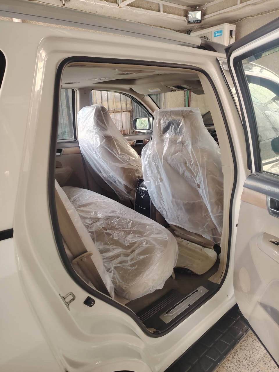 السلام عليكم للبيع كيا موهافي موديل ٢٠١٤ فول مواصفات 1/1مكفولة كفالة عامة السعر 175 مكان السيارة بغداد للأستفسار ***********
