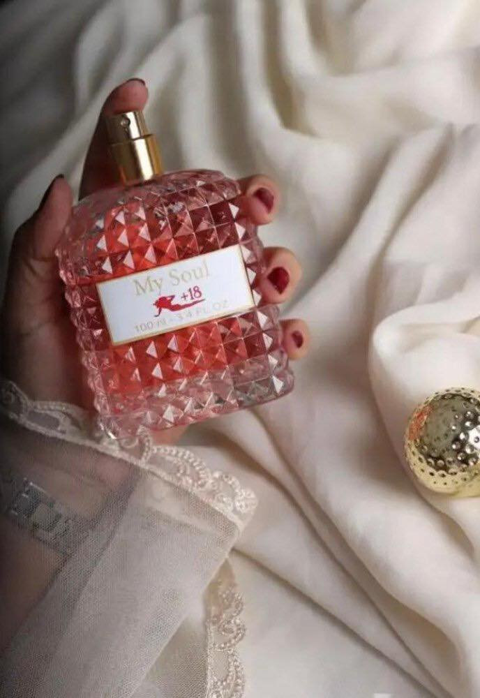 عطر "ماي سول" (+18) هو عطر فرموني نسائي ✨
مصمم لتعزيز الجاذبية والأنوثة تم إطلاقه في أواخر عام 2021 وأصبح شائعًا بين محبات الروائح الناعمة والمغرية. 😍
بتركيز عالٍ يدوم طويلا🤍
المكونات الأساسية:
المقدمة: البرغموت والكمثرى وزهر الخوخ.
القلب: زهور السوسن والياسمين وبراعم البرتقال.
القاعدة: المسك، الباتشولي، حبوب التونكا، حلوى اللوز، والعسل.
يعتبر مثاليًا للسهرات المسائية الرومانسية والأجواء الباردة.✨
صنع في سعوديه يحتوي ع باركود 💯
متوفر توصيل .


**إذا كنت صاحب هذا الإعلان وتريد حذفه لأي سبب، رجاءا أرسل رسالة إلى الدعم الفني**