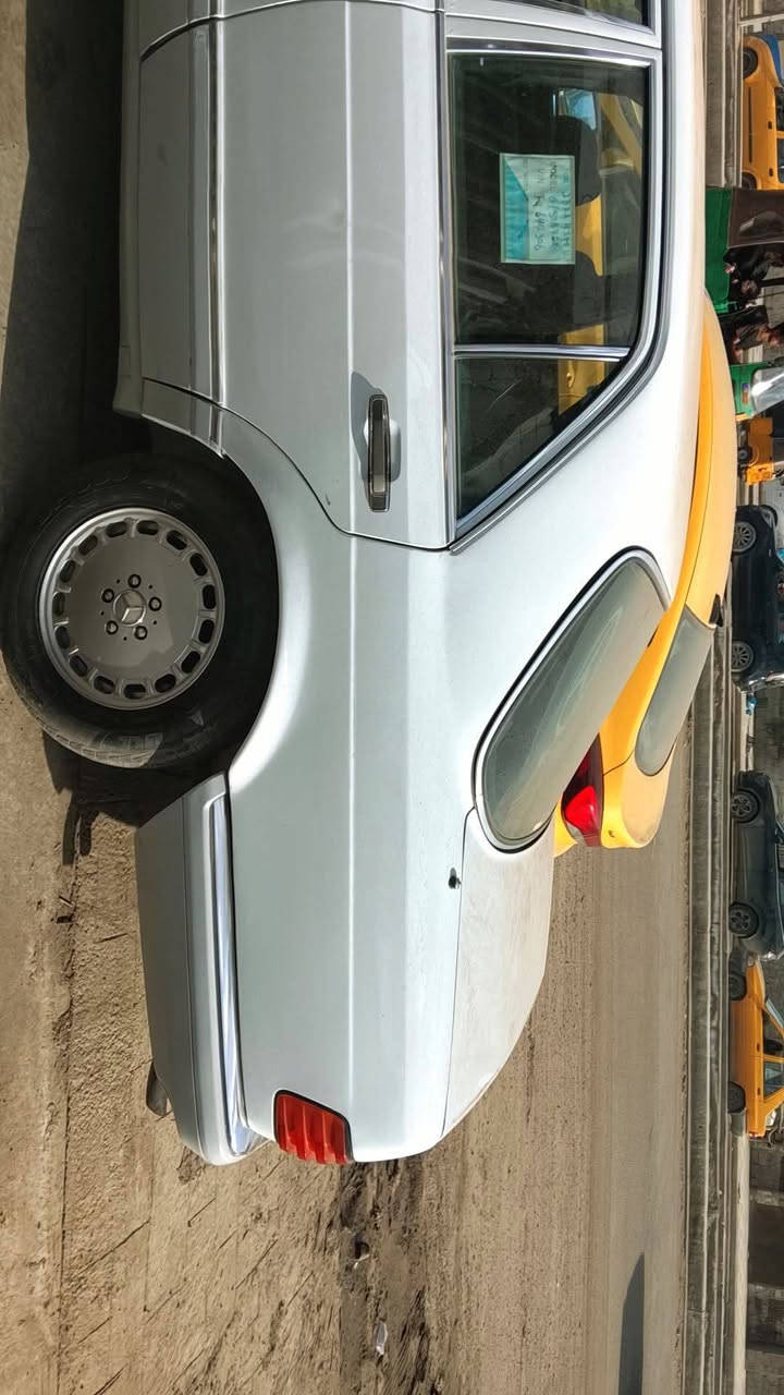 مارسدس موديل 2090 رائسي اريل كهرباء فتحتين سلايت السعر 85 و بيهه مجال رقم الاستفسار ‭0770 039 7722‬ العنوان المعرض بغداد الشعب قرب سوق اربع الاف
