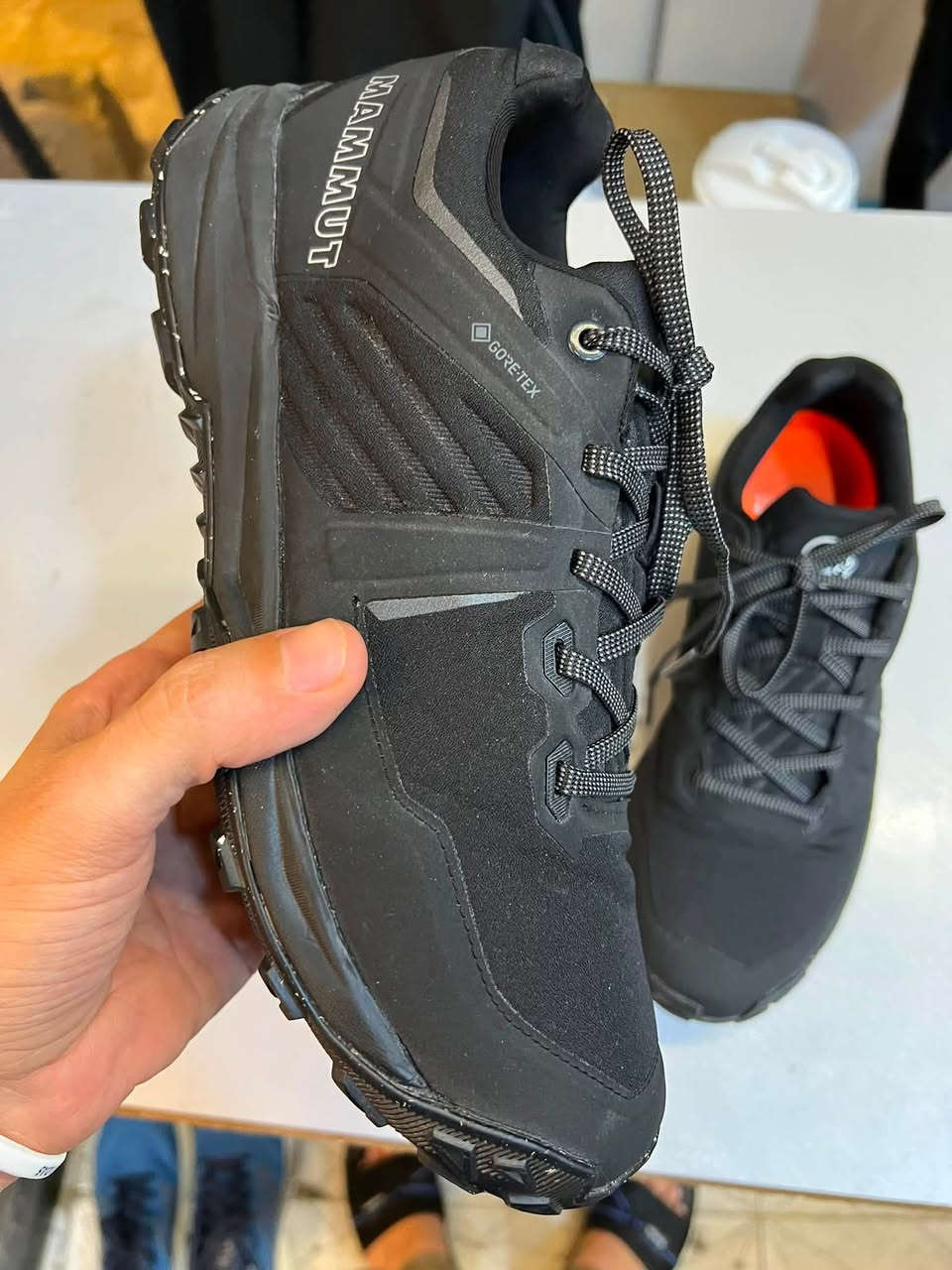 MAMMUT
swiss
size _41_26cm
orginal
vetnam 
%100 xawen
***********
