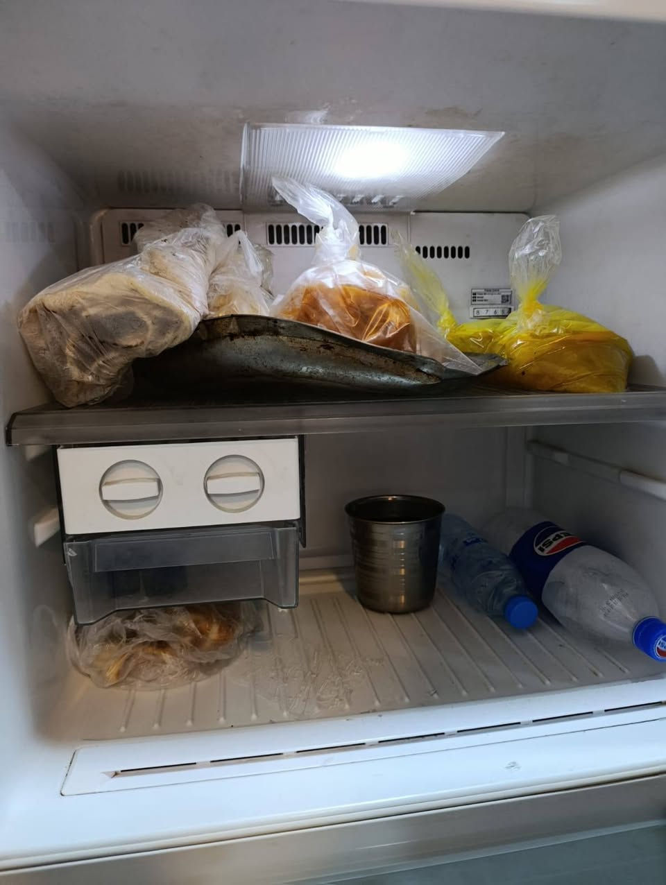 ثلاجه للبيع اجدي نضيفه مابيه أي شي ب500.     براد للبيع نضيف كلش يردونه 150ميز طعام نضيف كلش يردونه ب250 العنوان الفداء شارع ابولبنان رجائن بس شراي يجيني


**إذا كنت صاحب هذا الإعلان وتريد حذفه لأي سبب، رجاءا أرسل رسالة إلى الدعم الفني**