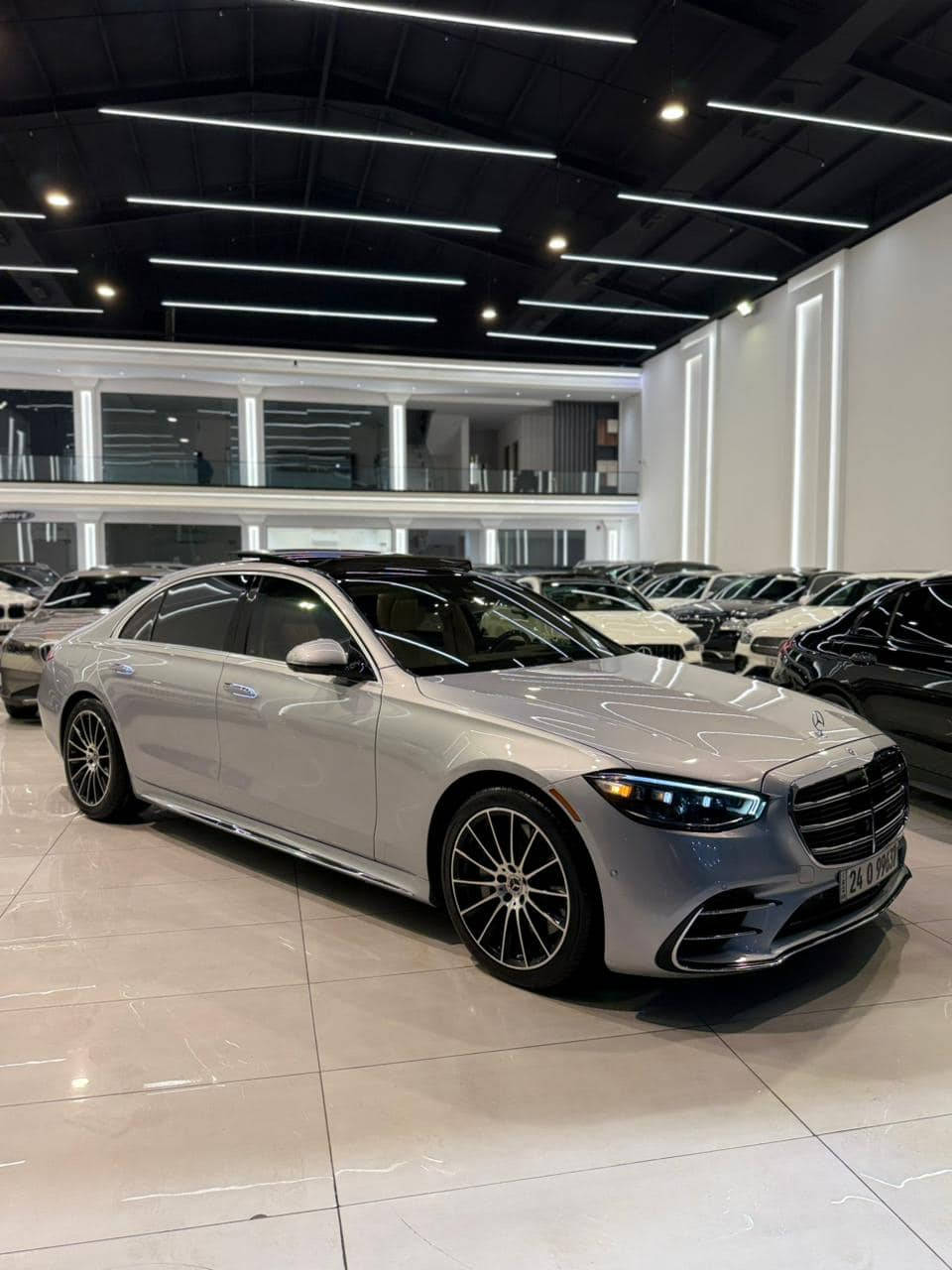 سلام عليكم 

‏‎‏                 Mercedes Benz _ S 500 
_____________
‏‎‏‎‏‎النووع : S 500
‏‎سنة الصنع : 2023
‏‎‏‎‏‎المسافة المقطوعة: mile  42,000
‏‎‏‎‏‎سلندر : V 8
‏‎السعر : 820$ ورقة 
*********
‏‎السيارة وارد امريكي سويجين ومكفولة من كلشي بدون صبغ بدون تعديل مواصفات بانوراما فول فول السيارة جديدة و مابيها اي نقص كلشي بشرط
____________
‏‎‏‎‏‎‏‎🌎 العنوان : اربيل ازادي المعرض الپينا  
‏
‏‎‏‎‏‎‏‎📱 للاستفسار يسعدنا تواصلكم معنا على الأرقام التالية
‏‎‏‎‏‎‏‎
***********
***********
***********
