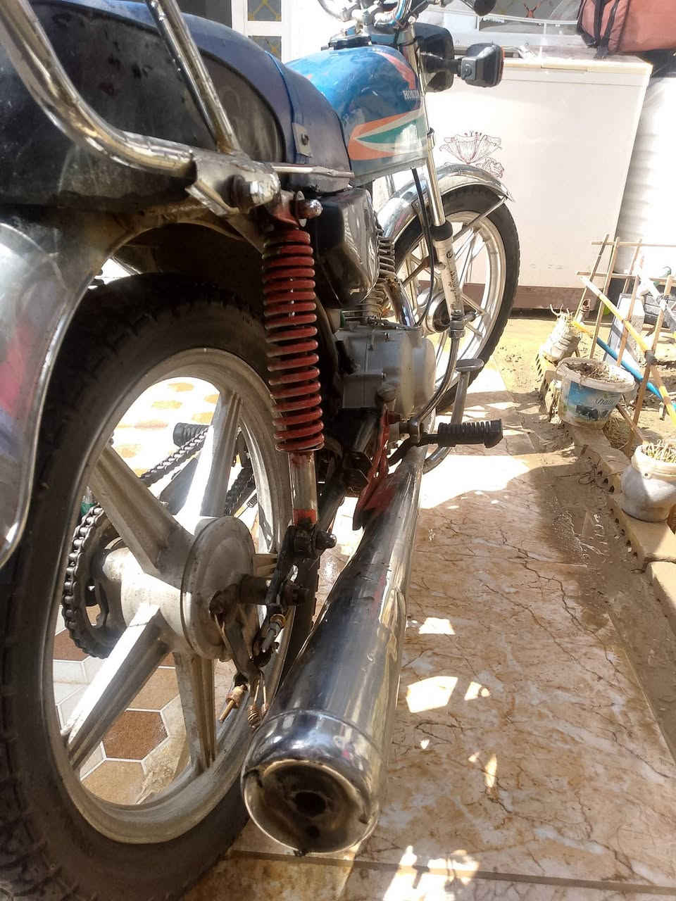 دراجه للبيع ديالى بعقوبه الكاطون***********
مديل 2022
السعر270وبيه مجال
