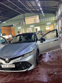 كامري XLE • ٢٠١٨ • فتحة سقف