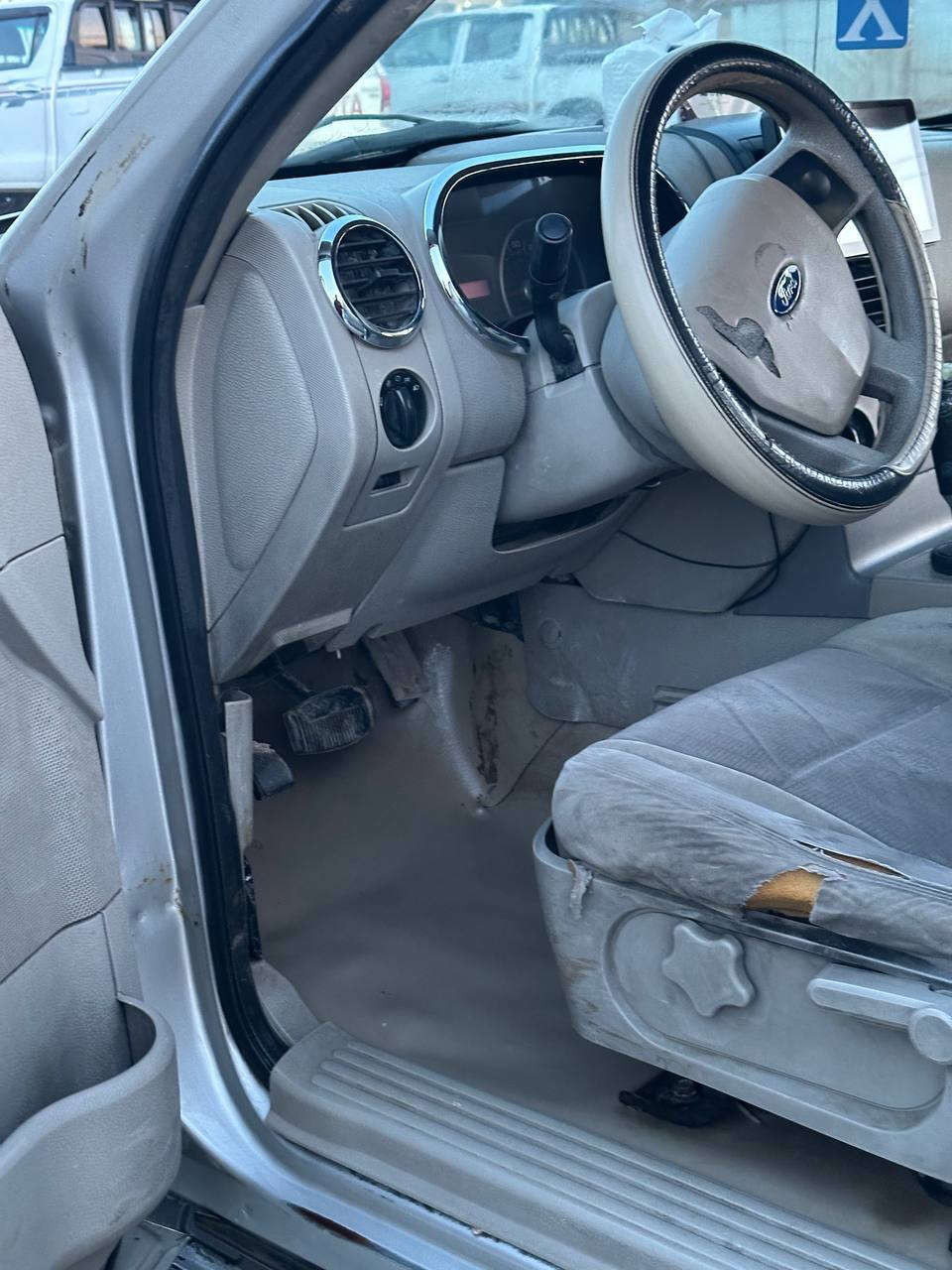 السلام عليكم فورد أكس بلور 2007 كير مكينه جدد حداديه ٧٠بلميه تبريد قطعتين شغال تدفئه كلها شغاله كهربائيات السياره ومصبوغه حزام أثر جراد حادث بنيد بدون دواخل السياره جاهزه داخل وخارج 5راكب رقم بغداد تحويل مباشر بيها دبلات الخلفيه تعبانه السعر 100وبيها مجال بصيط بيع أو مراوس حسب القناعه العنوان قرب سجن أبو غريب رقم الهاتف ***********
