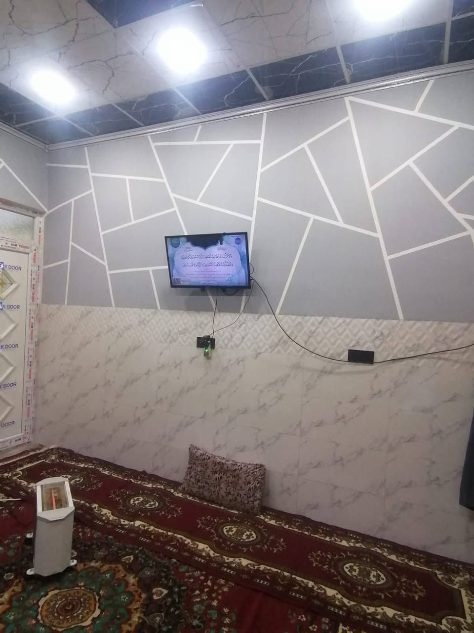 للبيع الموقع حي الانتصار شارع 30 قرب أسواق حسام مساحه 110 غرفتين نوم وهول واستقبال ومطبخ مشتملات بيتونه سند 2025 بناء 2025
السعر 68 مجال قليل***********
