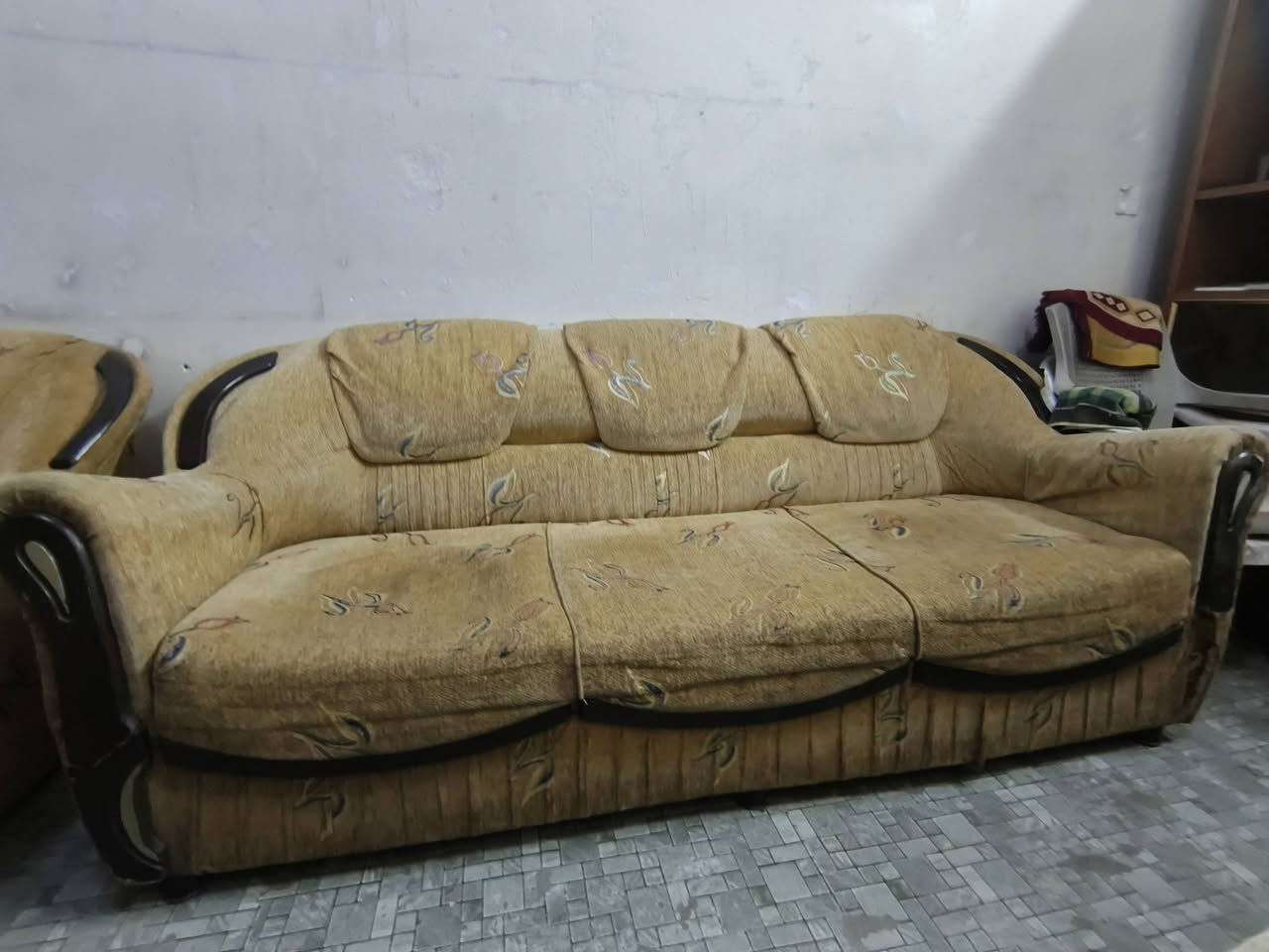 سلام عليكم
للبيع قنفات مستعملة


**إذا كنت صاحب هذا الإعلان وتريد حذفه لأي سبب، رجاءا أرسل رسالة إلى الدعم الفني**