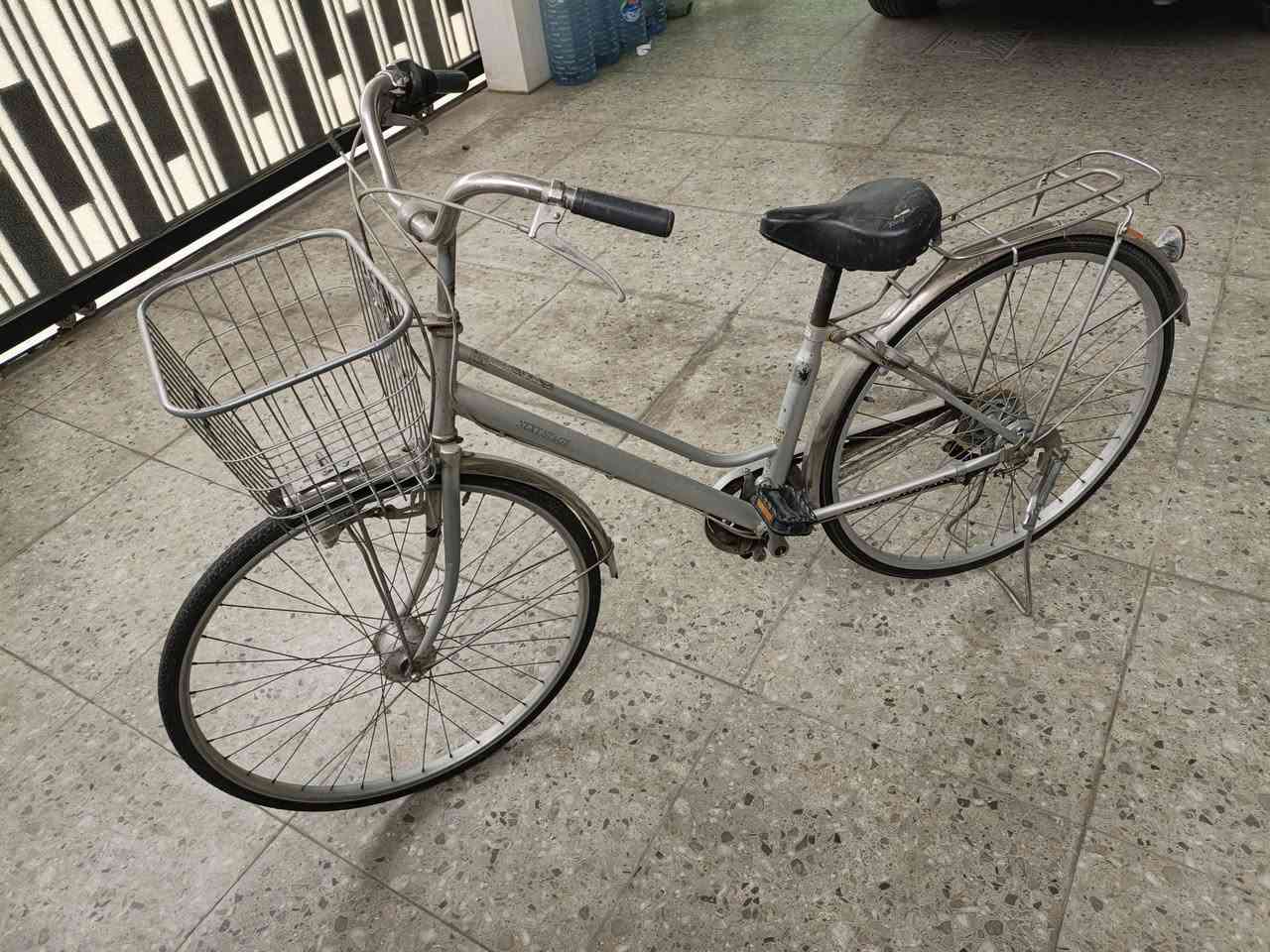 للبيع بايسكل حجم 27 شركة معروفة  مال بالة 7 گير حساس لايت LED بريك امامي خلفي شغال بايسكل كلة بلادي بدون شخط سلة حديد سعر 95 الف للاستفسار ***********
