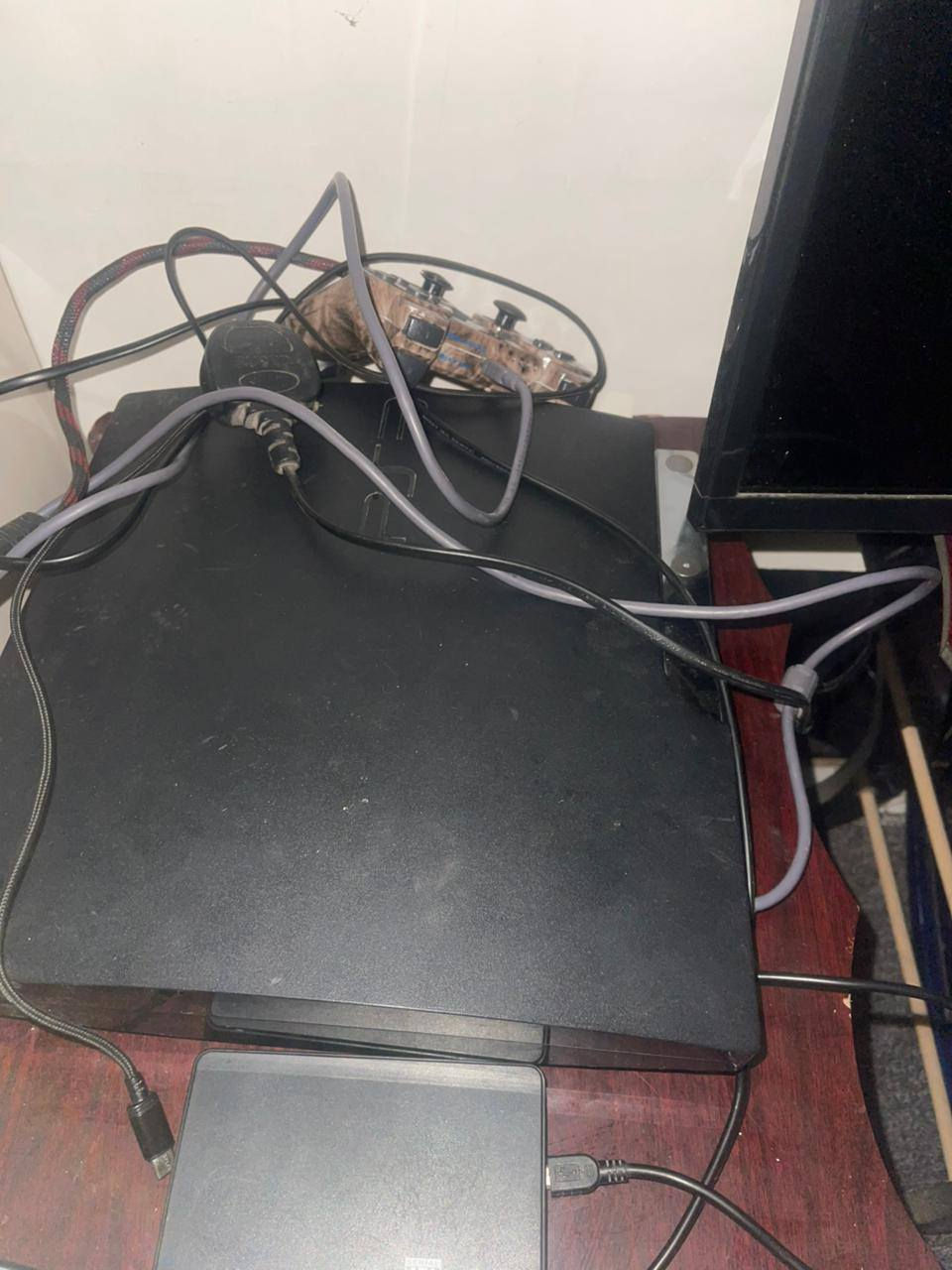 بلي ٣ سلم مهكر مع العاب ٧ +يده وكيبل اج دي نضيف الجهاز مفتوح لغرض التنظيف فقط الله شاهد قطعه مامبدله بيه سعر ٨٠ الف مع توصيل مجاني


**إذا كنت صاحب هذا الإعلان وتريد حذفه لأي سبب، رجاءا أرسل رسالة إلى الدعم الفني**