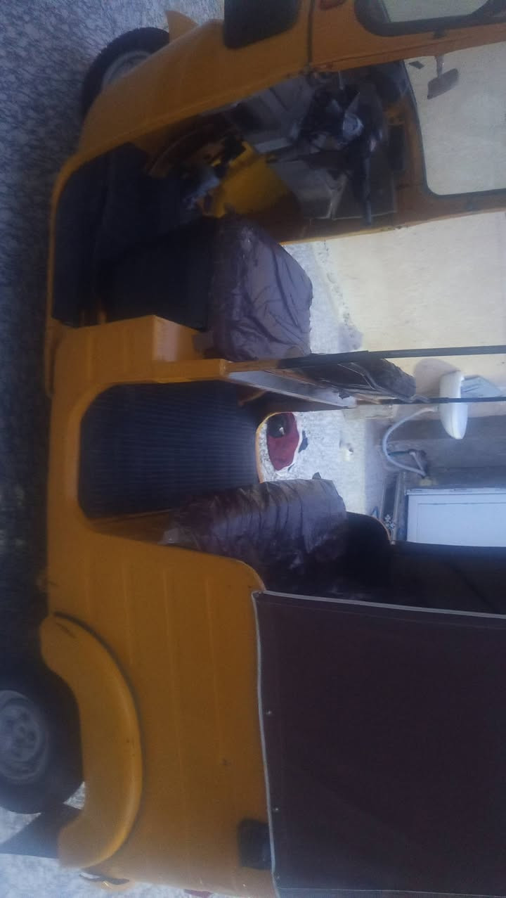 تكاتك طالعه 19شهر 4 تكتك حلوه مرقم السعر 5ونص الشراي ينتصل 
***********
