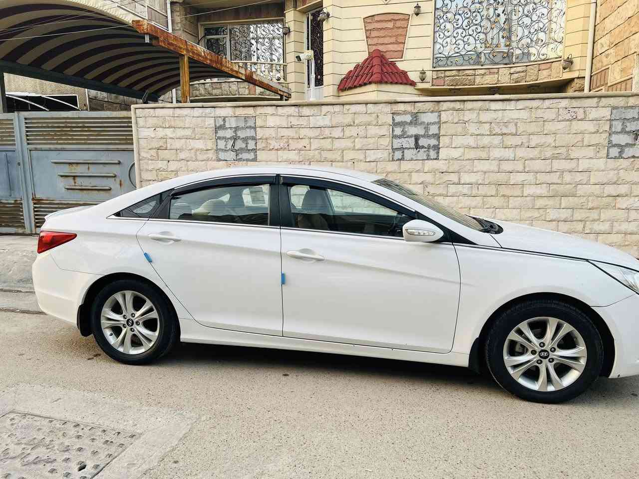 سوناتا 2012 خليجي محرك 2400 دوش
شفتات ستيرن وتحكمات حساسات خلفية كاميرا مري شفط الارضية جلد مغلفة 5 ويل كب السيارة حلوة كاعدة بيه 4 قطع صبغ ماشية 150 ألف كم 
السعر 110 وبيهة مجال ان شاء الله
العنوان بغداد الشعب شارع الاسواق المركزية 
للاستفسار ***********
موجود واتساب على هذا الرقم 
غير متواجد على الفيس
