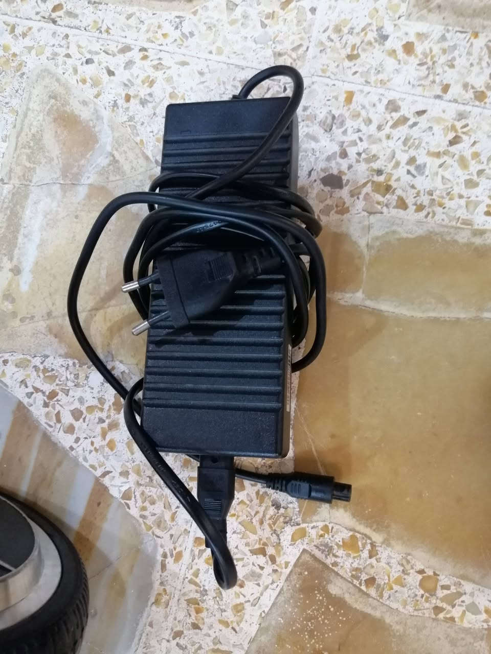 السلام عليكم ورحمة الله 
اسكوترات للبيع الوحده
ب٧٠الف بيها مجال اشويه
والشاحنه اصليه ابحدها 
ب٢٥الف الرقم***********
المكان موصل جانب الايمن 
بل جديده حي الزياده 
قرب دائرة الكهرباء
